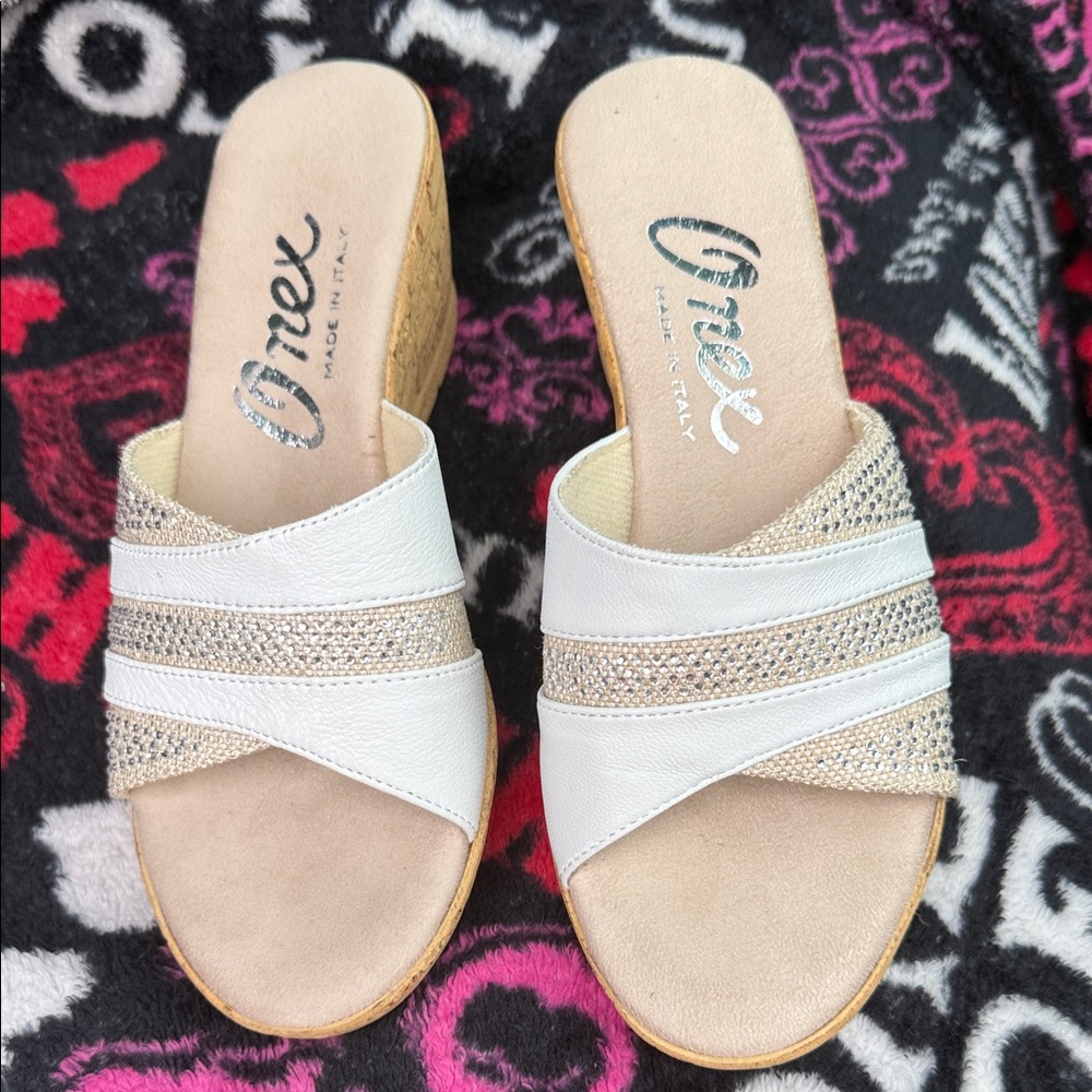 Onex Women's White and Tan Wedge Sandals